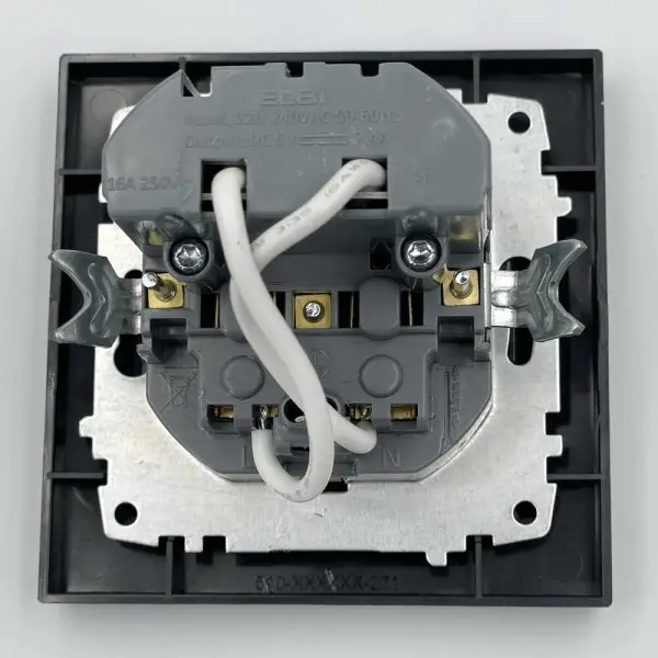 Розетка EL-BI VEGA антрацит матовый 1-я с/з + 2USB (Type C+A) 2A ( 510-016700-334 ) - фото №1 Розетка EL-BI VEGA антрацит матовый 1-я с/з + 2USB (Type C+A) 2A ( 510-016700-334 ) - фото №1