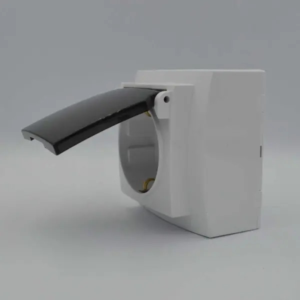 Розетка Nilson Themis біла 1-на з заземленням з кришкою ( 26111018 ) - фото №3