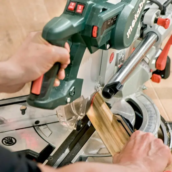 Торцювальна пила з тяговою функцією Metabo KGS 315 Plus 2200Вт диск 315х30 (0103150000) - фото №5 Торцювальна пила з тяговою функцією Metabo KGS 315 Plus 2200Вт диск 315х30 (0103150000) - фото №5