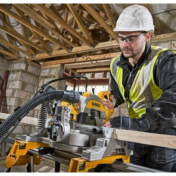 Настільна торцювальна пилка DeWALT DWS777 1800Вт - фото №4 Настільна торцювальна пилка DeWALT DWS777 1800Вт - фото №4