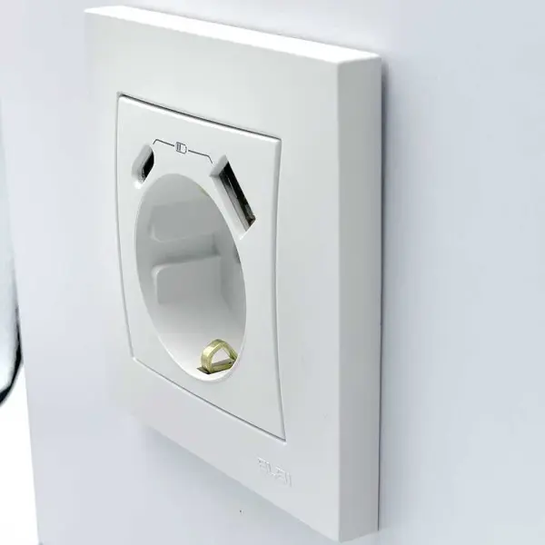 Розетка EL-BI VEGA белый мат 1-я с заземлением + 2USB (Type C+A) 2A ( 510-016200-334 ) - фото №2
