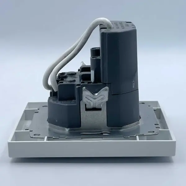 Розетка EL-BI VEGA белый мат 1-я с заземлением + 2USB (Type C+A) 2A ( 510-016200-334 ) - фото №4