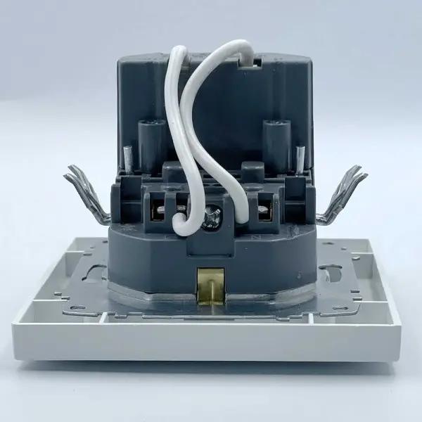 Розетка EL-BI VEGA белый мат 1-я с заземлением + 2USB (Type C+A) 2A ( 510-016200-334 ) - фото №5