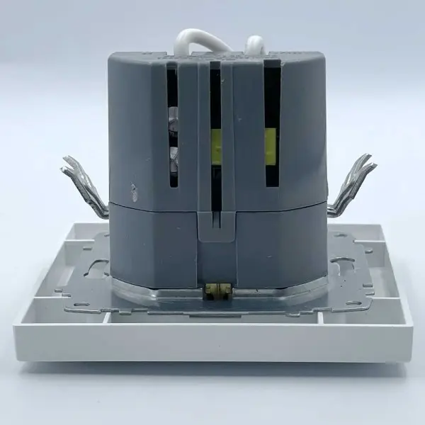 Розетка EL-BI VEGA белый мат 1-я с заземлением + 2USB (Type C+A) 2A ( 510-016200-334 ) - фото №6