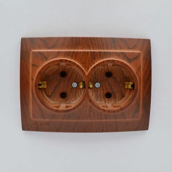 Розетка Nilson Touran горіх 2-на з заземленням ( 24271025 ) - фото №1