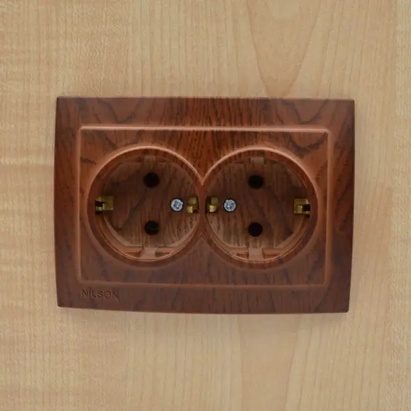 Розетка Nilson Touran горіх 2-на з заземленням ( 24271025 ) - фото №5