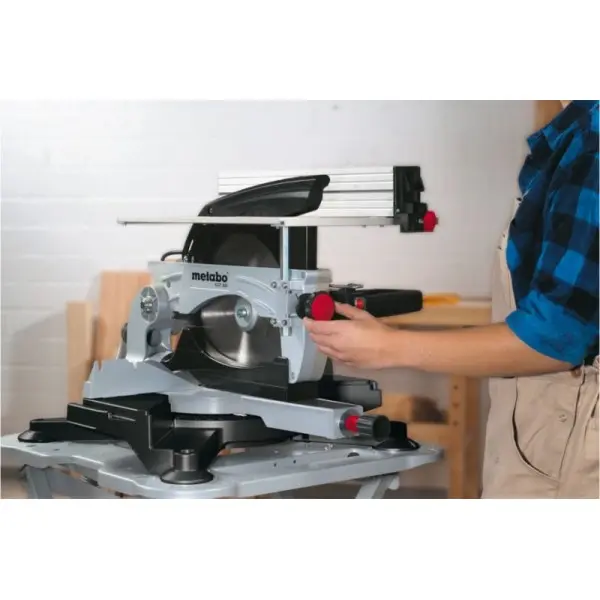 Торцювальна пила з тяговою функцією Metabo KGSV 72 Xact SYM 1800Вт диск 216х30 2200 об/хв LED (612216000) - фото №3 Торцювальна пила з тяговою функцією Metabo KGSV 72 Xact SYM 1800Вт диск 216х30 2200 об/хв LED (612216000) - фото №3