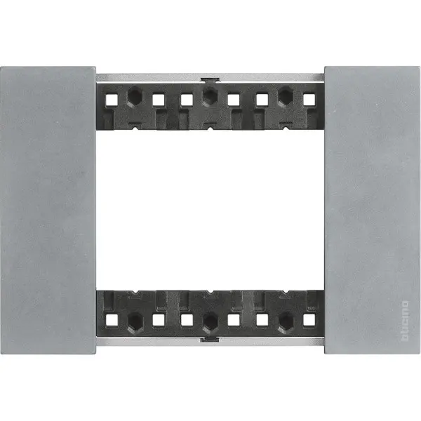 Рамка на 3 модулі Bticino Living Now KA4803NW (італійський стандарт) місяць