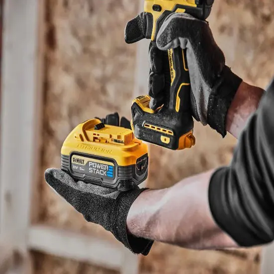 Бесщеточная дрель-шуруповерт DeWALT DCD800H2T XR Li-Ion PowerStack 18В 5Ач 90Нм патрон 13мм - фото №4 Бесщеточная дрель-шуруповерт DeWALT DCD800H2T XR Li-Ion PowerStack 18В 5Ач 90Нм патрон 13мм - фото №4