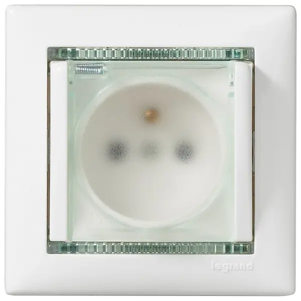Механизм розетки с з/к и крышкой Valena IP44 белый - фото №1