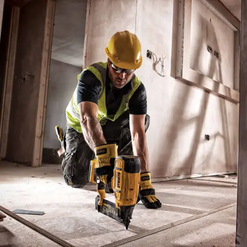Аккумуляторный гвоздезабиватель DeWalt DCN680N 18В - фото №4 Аккумуляторный гвоздезабиватель DeWalt DCN680N 18В - фото №4