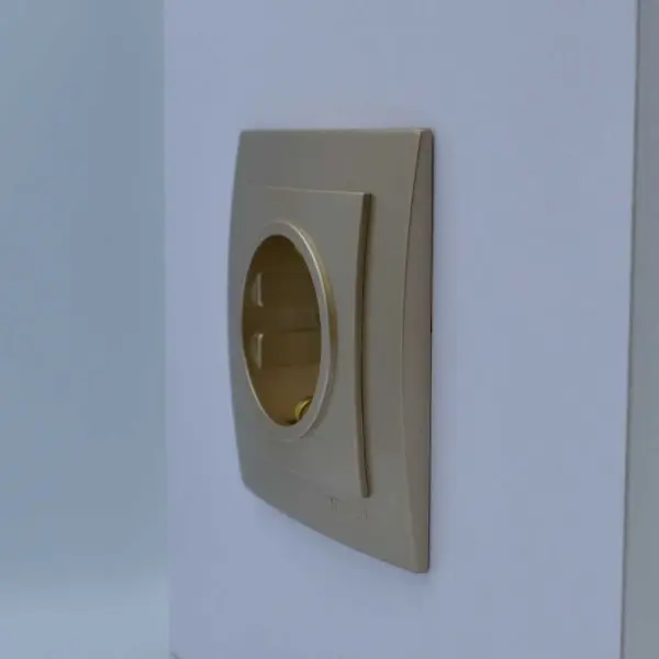 Розетка Nilson Touran золото 1-на з заземленням ( 24151017 ) - фото №2