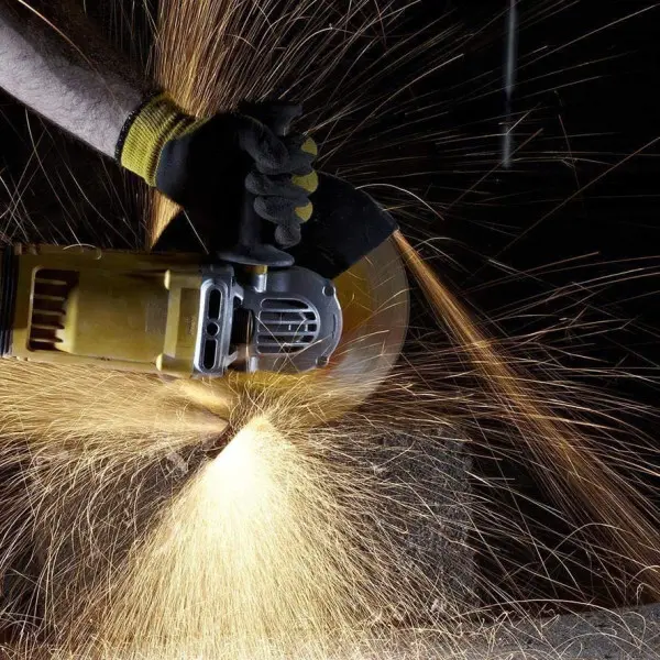 Угловая сетевая шлифмашина DeWALT DWE4559 2400Вт Ø230мм 6500об/мин - фото №2 Угловая сетевая шлифмашина DeWALT DWE4559 2400Вт Ø230мм 6500об/мин - фото №2