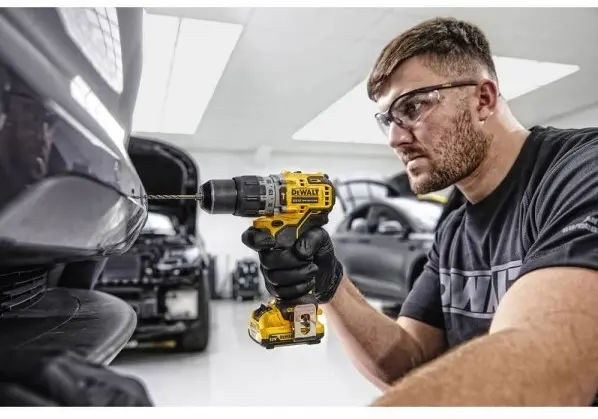 Бесщеточный аккумуляторный шуруповерт DeWALT DCD706D2 12В - фото №4 Бесщеточный аккумуляторный шуруповерт DeWALT DCD706D2 12В - фото №4