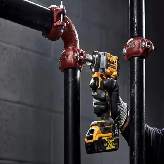 Ударний гайкокрут безщітковий DeWALT DCF922P2T XR Li-Ion 18В 610Нм 5Аг 2500об/хв - фото №2