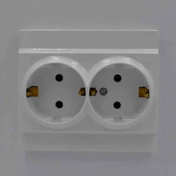 Розетка Nilson Moda біла 2-на з заземленням ( 21111025 ) - фото №1