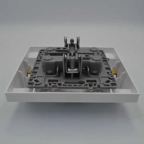 Розетка Nilson Moda біла 2-на з заземленням ( 21111025 ) - фото №5