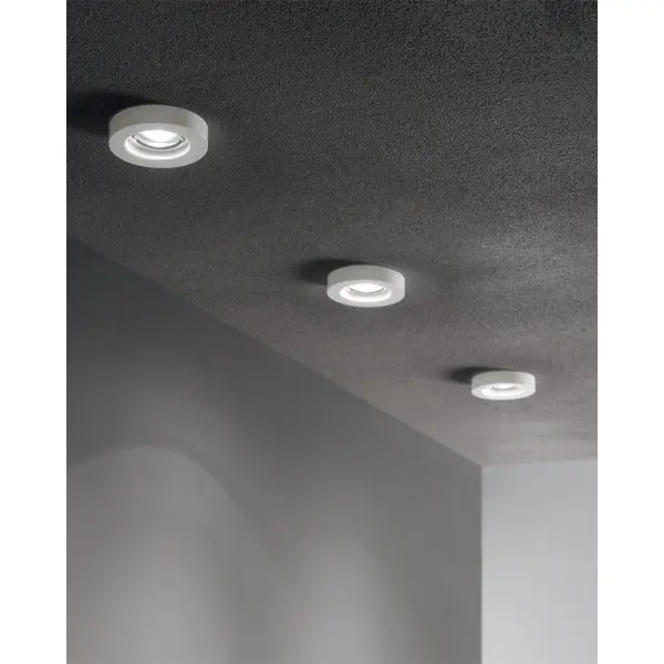 Точечный светильник Ideal Lux 113999 Blues GU10 1x50W IP20 белый - фото №1 Точечный светильник Ideal Lux 113999 Blues GU10 1x50W IP20 белый - фото №1