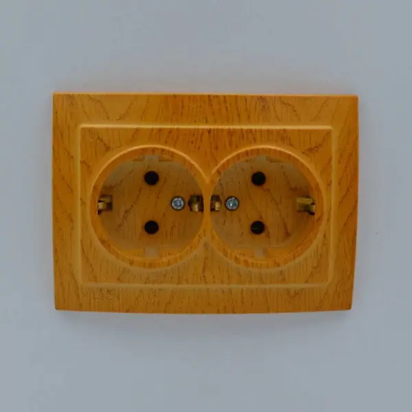 Розетка Nilson Touran дуб 2-на з заземленням ( 24251025 ) - фото №1