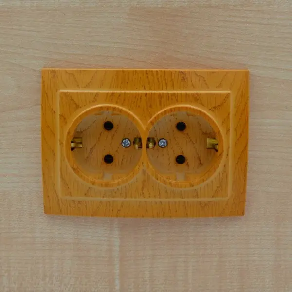 Розетка Nilson Touran дуб 2-на з заземленням ( 24251025 ) - фото №3