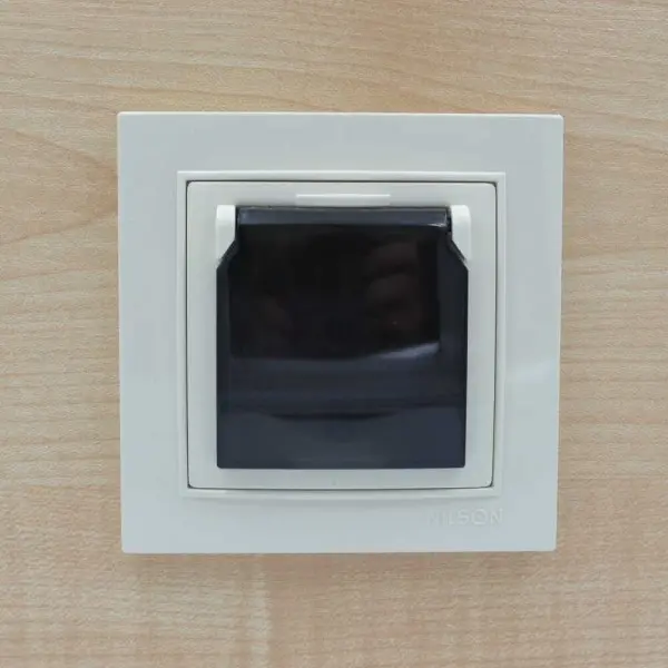 Розетка Nilson Thor кремовая 1-я с заземлением с крышкой ( 27121018 ) - фото №3