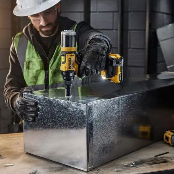 Бесщеточный заклепочник DeWALT DCF403NT XR Li-Ion 18 В ∅2мм - фото №6 Бесщеточный заклепочник DeWALT DCF403NT XR Li-Ion 18 В ∅2мм - фото №6