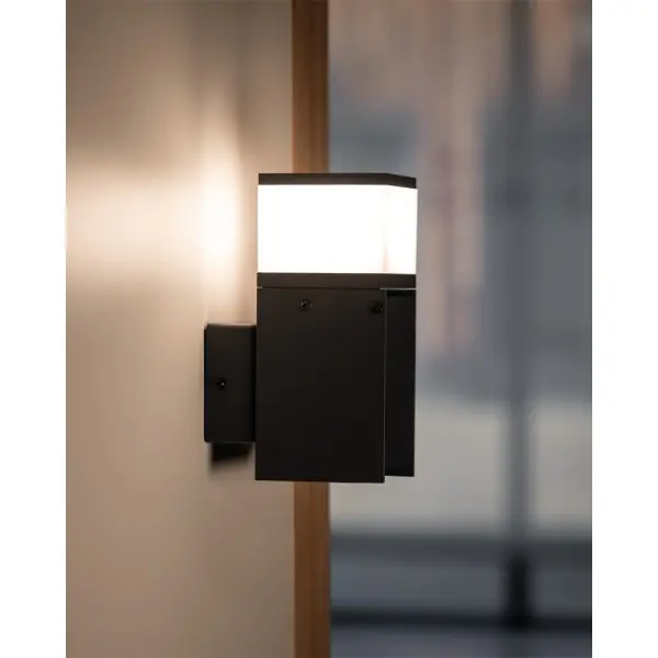 Уличный светильник с розеткой Kanlux 38761 Dasten G9 1x11W IP44 антрацит - фото №1 Уличный светильник с розеткой Kanlux 38761 Dasten G9 1x11W IP44 антрацит - фото №1