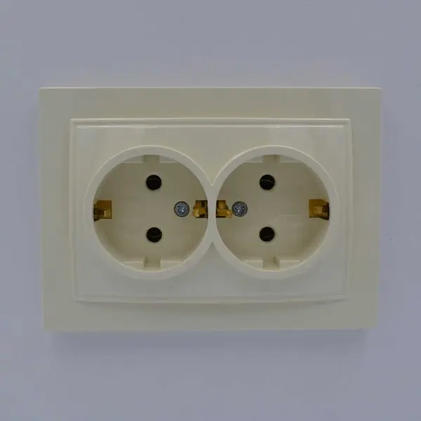 Розетка Nilson Thor кремовая 2-я с заземлением ( 27121025 ) - фото №1