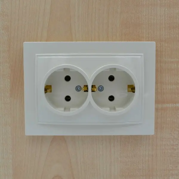 Розетка Nilson Thor кремовая 2-я с заземлением ( 27121025 ) - фото №6