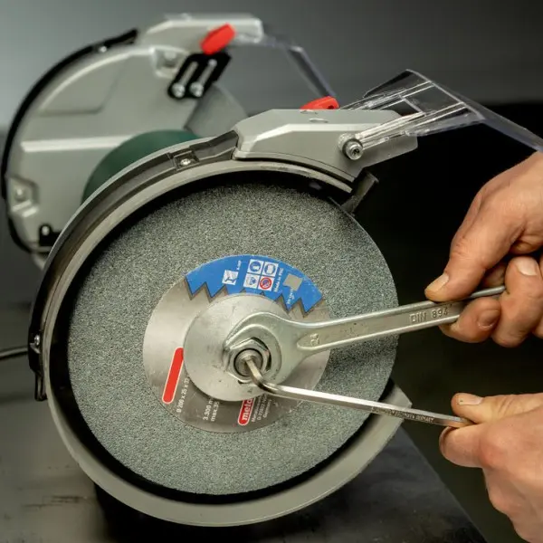 Точило Metabo DS 150 Plus диск 150мм 400Вт 2980 об/мин LED (604160000) - фото №7 Точило Metabo DS 150 Plus диск 150мм 400Вт 2980 об/мин LED (604160000) - фото №7