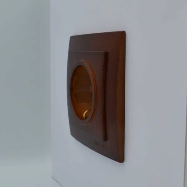 Розетка Nilson Touran горіх 1-на з заземленням ( 24271017 ) - фото №2
