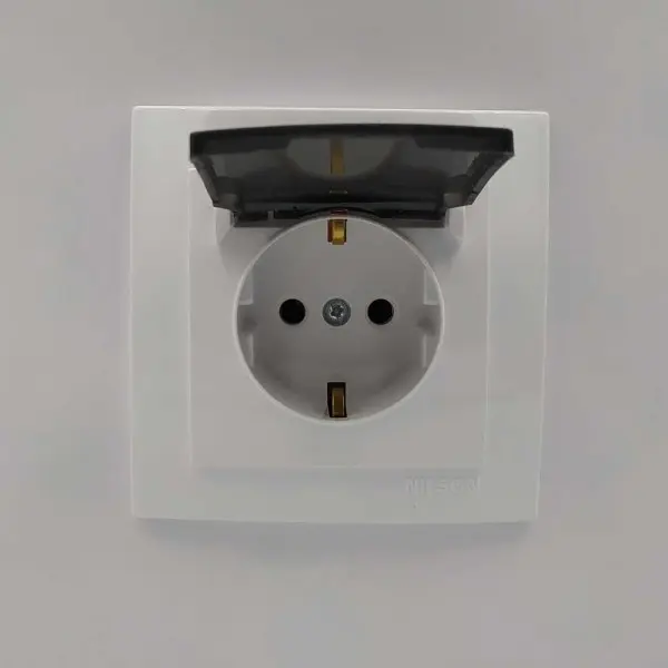 Розетка Nilson Touran біла 1-на з заземленням з кришкою ( 24111018 ) - фото №2