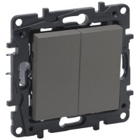 Двухклавишный проходной выключатель Legrand Niloe Step 10А зажимной механизм сталь (863408)