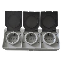 Розетка 3-местная TNSy SURFACE с заземлением и крышкой IP54 серый (TNSy5000222)