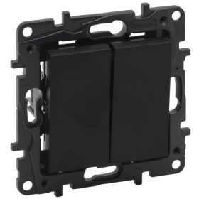 Двухклавишный проходной выключатель Legrand Niloe Step 10А зажимной механизм черный (863508)