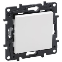 Одноклавишный перекрестный выключатель Legrand Niloe Step 10А винтовой механизм белый (863107)