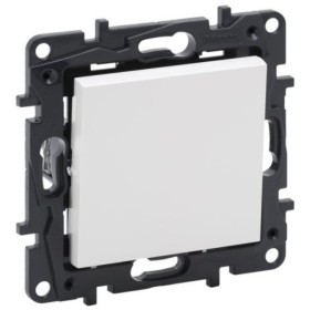 Одноклавишный перекрестный выключатель Legrand Niloe Step 10А винтовой механизм белый (863107)