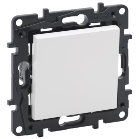 Выключатель одноклавишный кнопочный Legrand Niloe Step 6А зажимной механизм белый (863109)