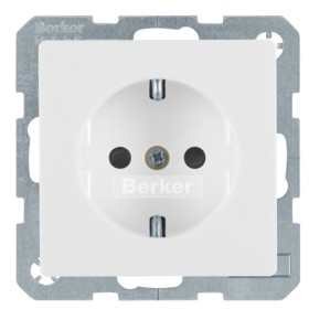 Розетка с з/к и шторками полярная белизна Berker Q.х