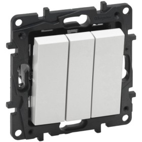 Трехклавишный выключатель Legrand Niloe Step 20А винтовой механизм белый (863103)