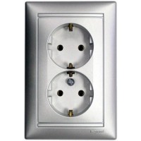 Розетка подвійна зі шторками (монтаж в 1 коробку) Valena алюміній