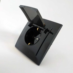 Розетка Nilson Touran чорна 1-на з заземленням з кришкою ( 24221018 )