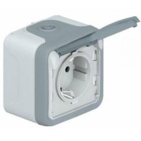 Розетка з кришкою вологозахищена Legrand