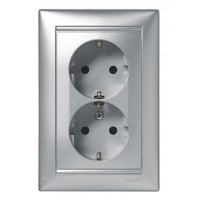 Розетка подвійна (монтаж в 1 коробку) Valena алюміній