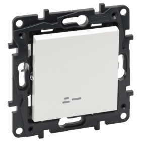 Одноклавишный проходной выключатель Legrand Niloe Step 10А с подсветкой зажимной механизм белый (863116)