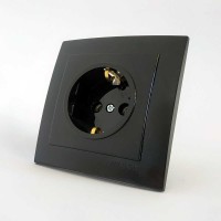 Розетка Nilson Touran чорна 1-на з заземленням ( 24221017 )