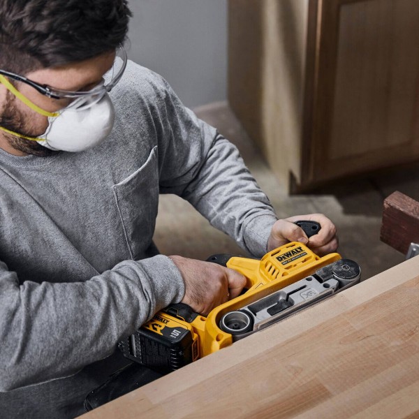 Ленточная бесщеточная шлифмашина DeWALT DCW220P2 XR Li-lon 18В размер ленты 75х533мм - фото №8