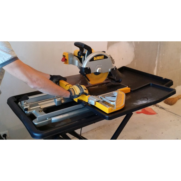 Дисковый настольный плиткорез DeWALT D24000 1600Вт - фото №5