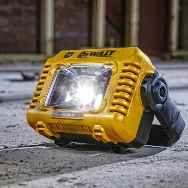 Акумуляторний світлодіодний ліхтар DeWALT DCL077 XR Li-Ion 10,8/12/18 В 500/1000/2000лм - фото №3