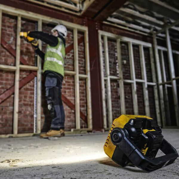 Акумуляторний світлодіодний ліхтар DeWALT DCL077 XR Li-Ion 10,8/12/18 В 500/1000/2000лм - фото №4